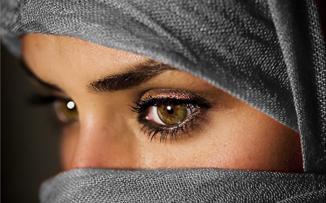 Woman veil serious eyes looking free wallpaper for desktop - medium preview image