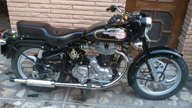 Motorcycle parked brick building door free wallpaper for desktop - medium preview image