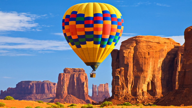 Hot air balloon desert landscape #2 free wallpaper for desktop - medium preview image