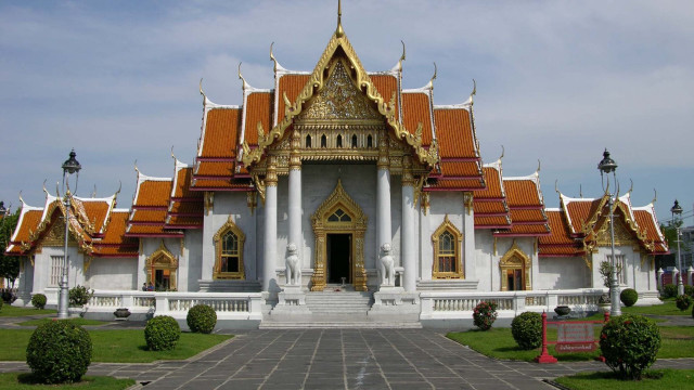 White gold building red door free wallpaper for desktop - medium preview image