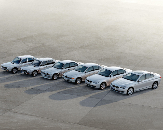 Row of five cars parking free wallpaper for desktop - medium preview image