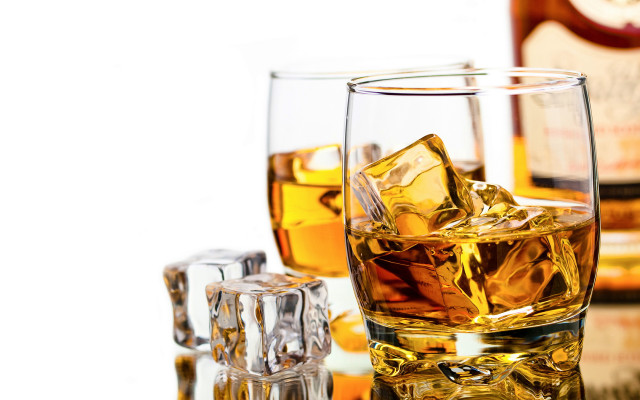 Whiskey glass ice cubes table free wallpaper for desktop - medium preview image