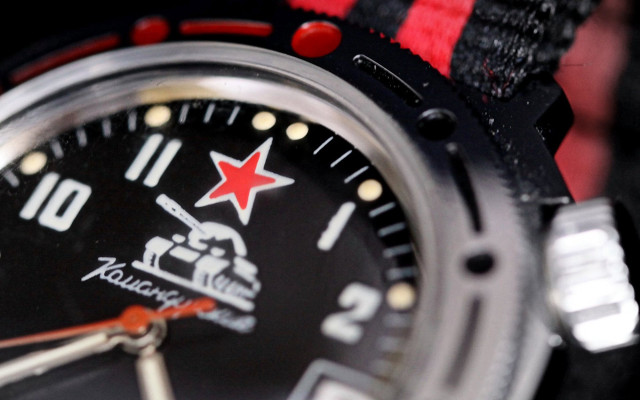 Watch red black strap star free wallpaper for desktop - medium preview image
