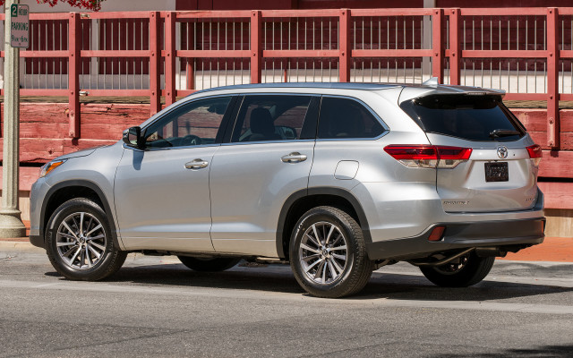 Silver suv parked road fence free wallpaper for desktop - medium preview image