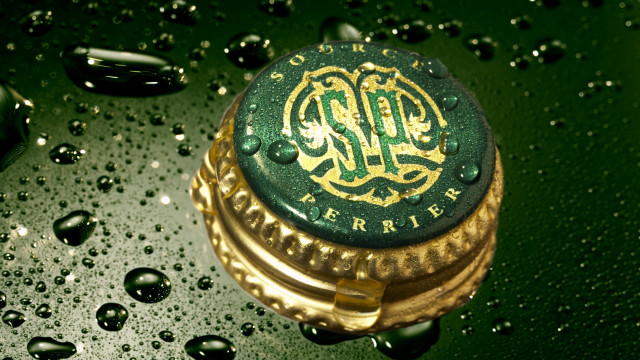 Bottle cap green gold logo free wallpaper for desktop - medium preview image