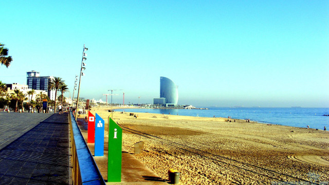 Beach colorful huts ocean city free wallpaper for desktop - medium preview image