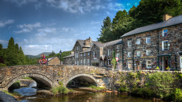 Stone bridge river town architecture free wallpaper for desktop - medium preview image