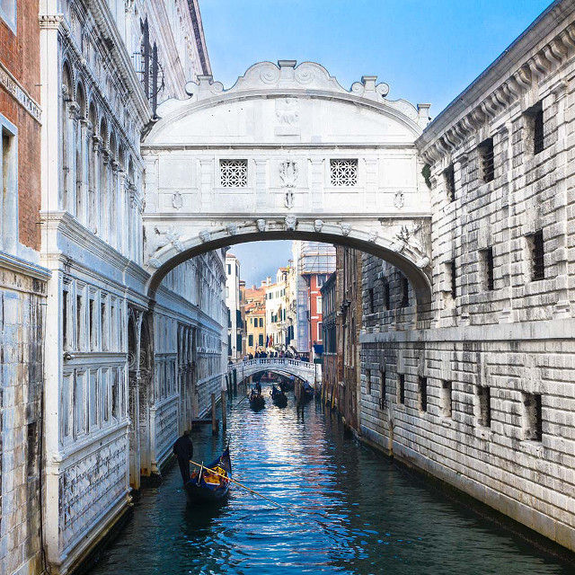 Boat under bridge canal venice free wallpaper for tablet - medium preview image
