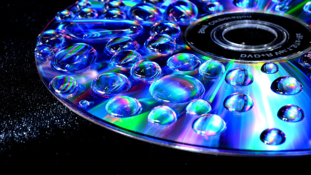 Cd bubbles black background circle free wallpaper for desktop - medium preview image