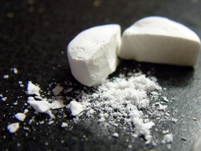 Sugar pile spoon knife blurry free wallpaper for desktop - medium preview image