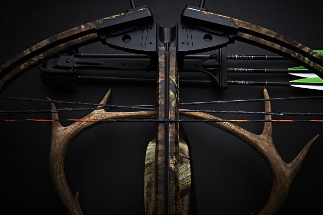 Bow arrows black surface green free wallpaper for desktop - medium preview image