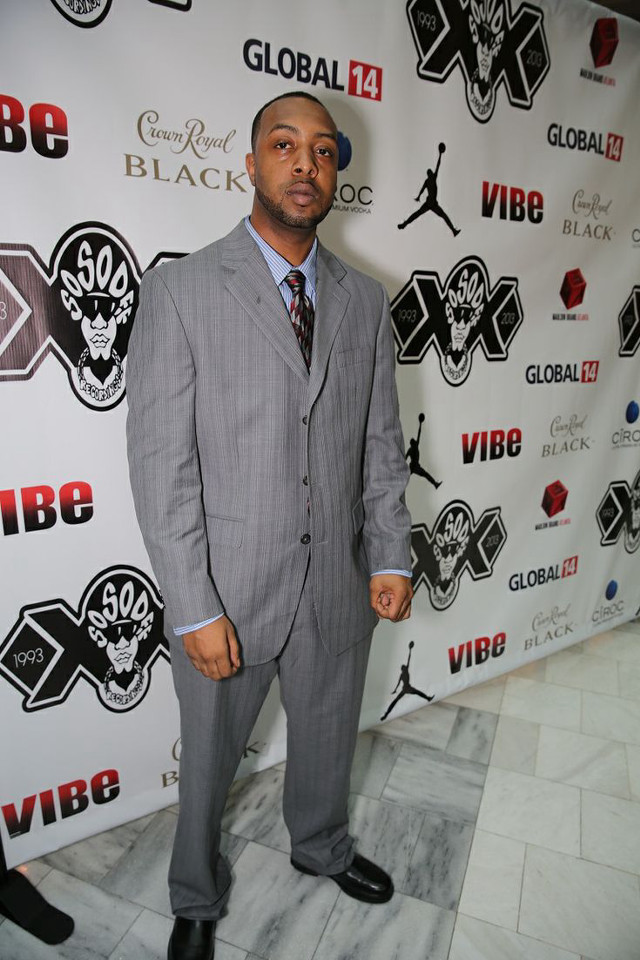 Man suit tie wall sign free wallpaper for mobile - medium preview image