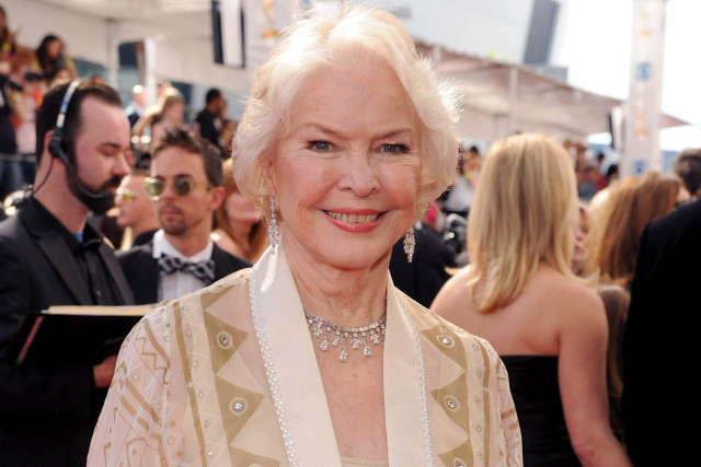 Woman white dress pearls man free wallpaper for desktop - medium preview image