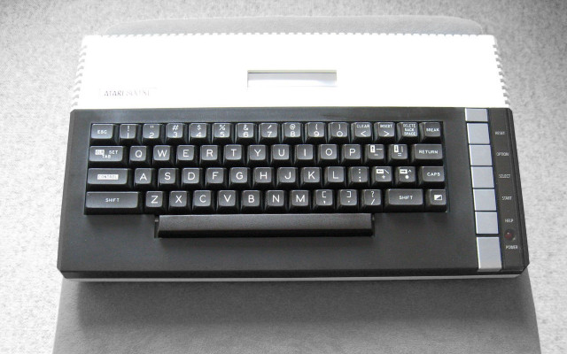 Black white keyboard table white free wallpaper for desktop - medium preview image