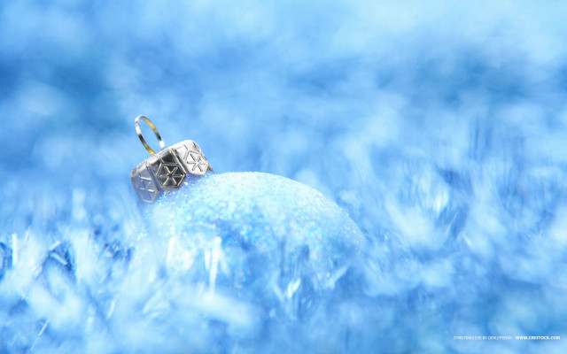 Ring blue ball snow blurry free wallpaper for desktop - medium preview image
