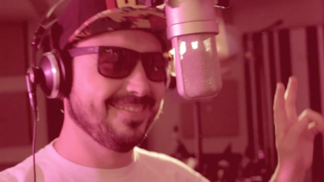 Man headphones hat recording studio free wallpaper for desktop - medium preview image