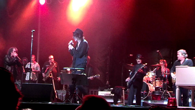 Band performance crowd microphone keyboard free wallpaper for desktop - medium preview image