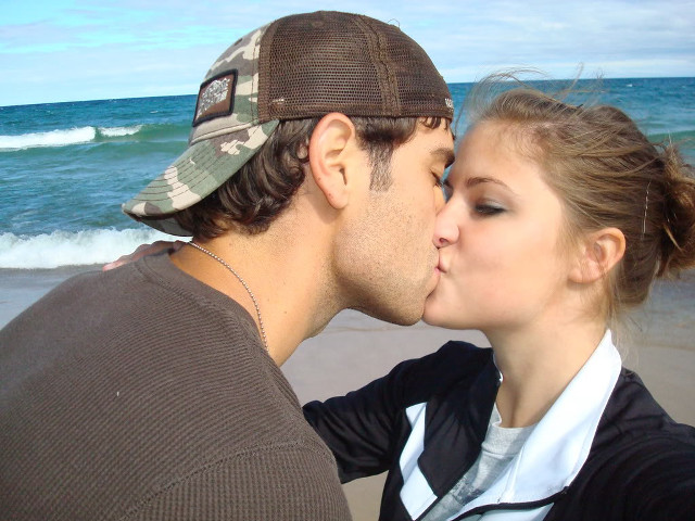 Man woman kissing beach ocean #2 free wallpaper for desktop - medium preview image