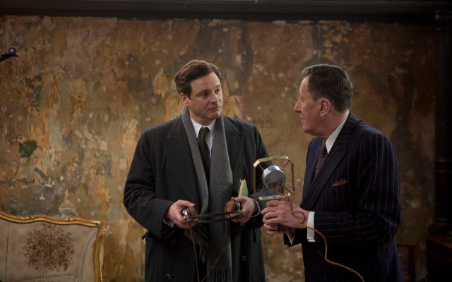 Men suits talking room peeling free wallpaper for desktop - medium preview image