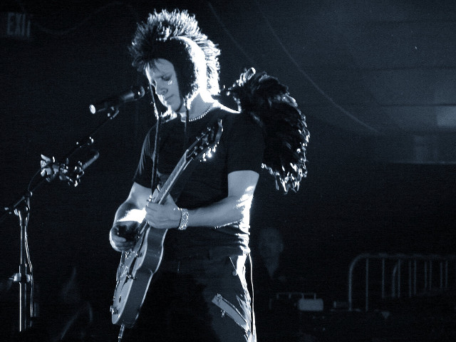 Man guitar stage concert microphone free wallpaper for desktop - medium preview image