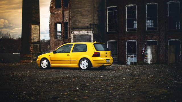 Yellow car broken windows broken free wallpaper for desktop - medium preview image