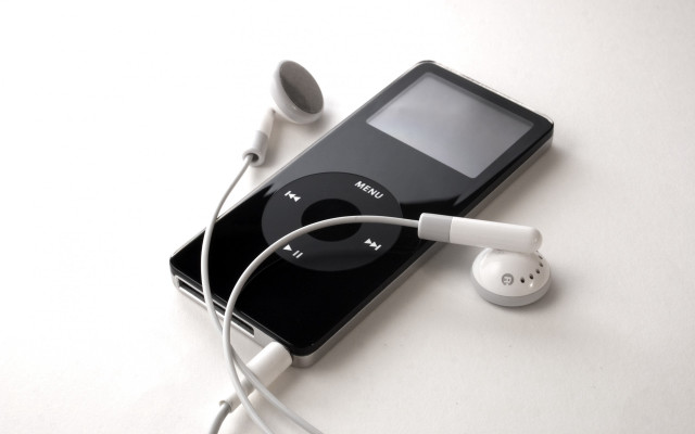 Ipod headphone earbuds tabletop white free wallpaper for desktop - medium preview image