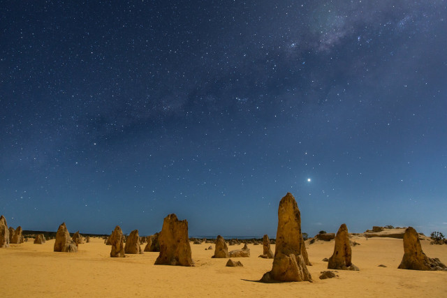 Rocks desert night sky stars free wallpaper for desktop - medium preview image