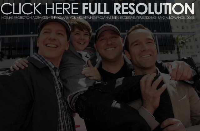 Men group building click here free wallpaper for desktop - medium preview image