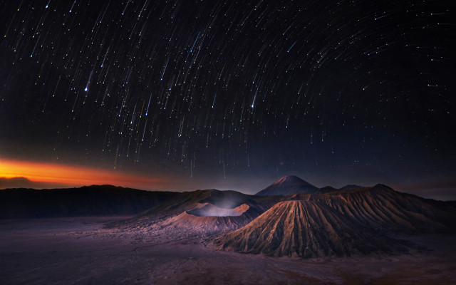 Mountain star trail sky range free wallpaper for desktop - medium preview image