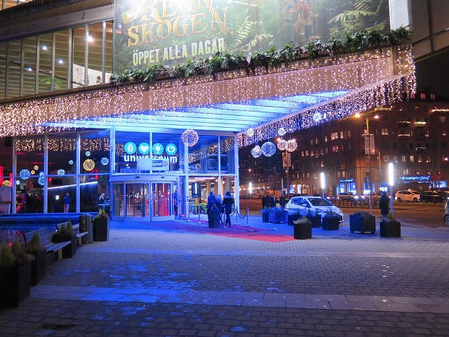 Building lit entrance car parked free wallpaper for desktop - medium preview image