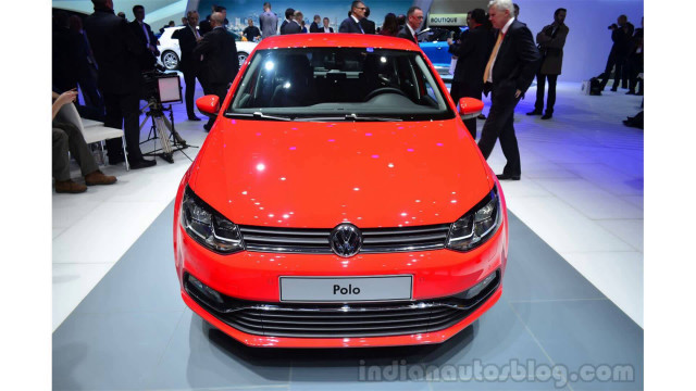 Red car showroom people blue free wallpaper for desktop - medium preview image