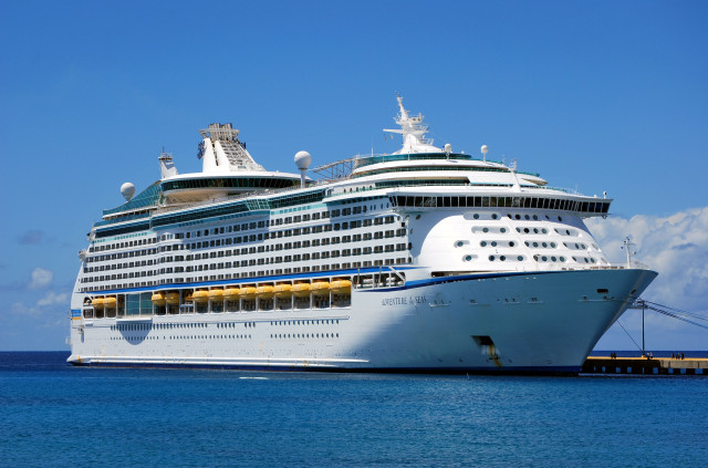 Cruise ship docked ocean dock free wallpaper for desktop - medium preview image