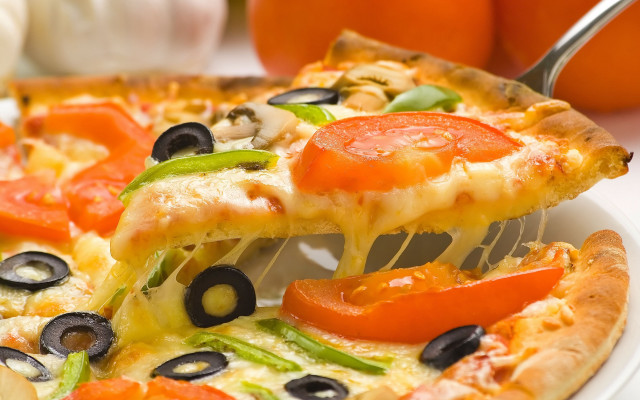 Pizza olives delicious cheesy slice free wallpaper for desktop - medium preview image