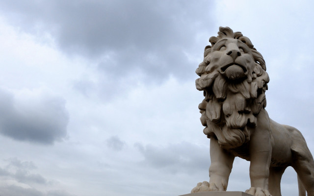 Lion statue sky background clouds free wallpaper for desktop - medium preview image