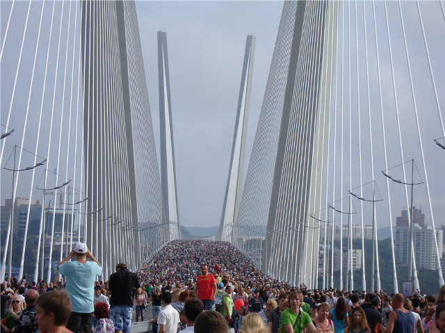 Crowd bridge water pillars skyline free wallpaper for desktop - medium preview image