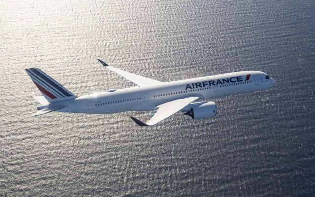 Airfrance airplane over ocean landinggear free wallpaper for desktop - medium preview image