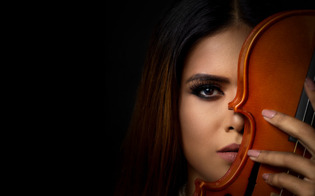 Woman violin serious portrait art free wallpaper for desktop - medium preview image