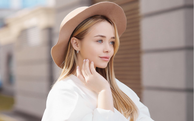 Woman hat white shirt fashion free wallpaper for desktop - medium preview image