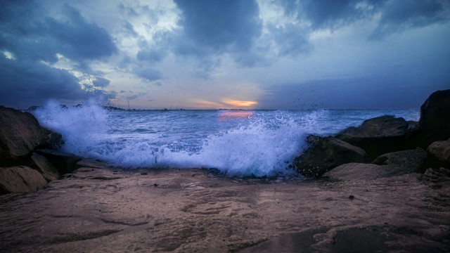 Wave rocky beach sunset lighthouse free wallpaper for desktop - medium preview image
