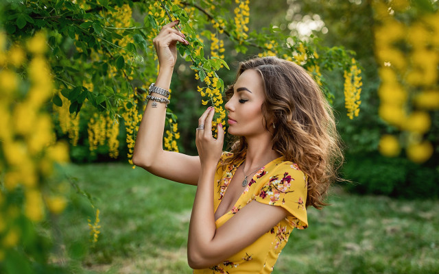 Yellow dress woman cellphone flower free wallpaper for desktop - medium preview image