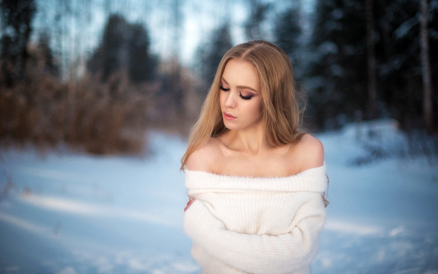 Blonde woman snow white sweater free wallpaper for desktop - medium preview image