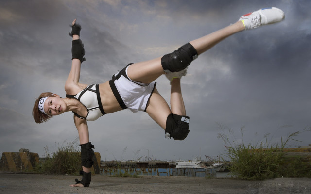 Woman skateboard field athletic daphne free wallpaper for desktop - medium preview image