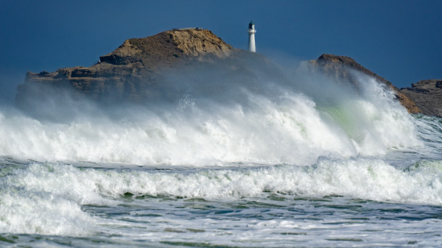 Lighthouse rock wave stormy sky free wallpaper for desktop - medium preview image