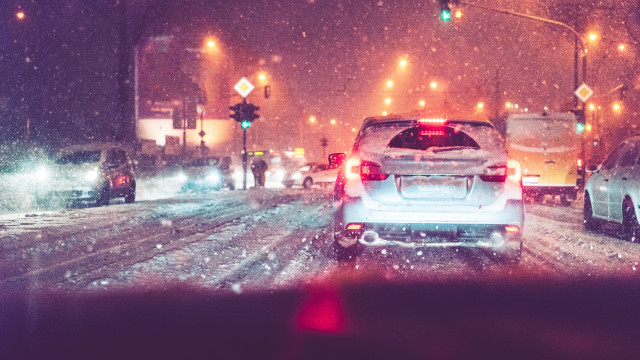 Snowy street cars night traffic free wallpaper for desktop - medium preview image