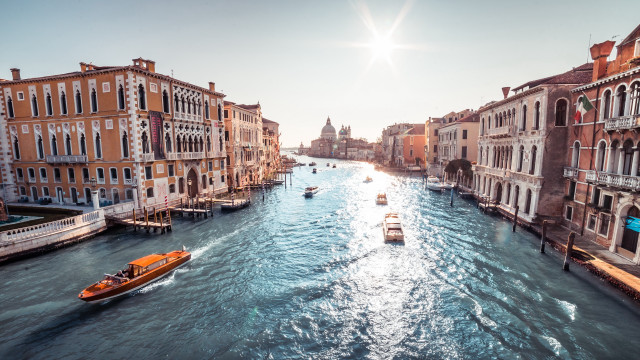 Canal boat city sky architecture free wallpaper for desktop - medium preview image