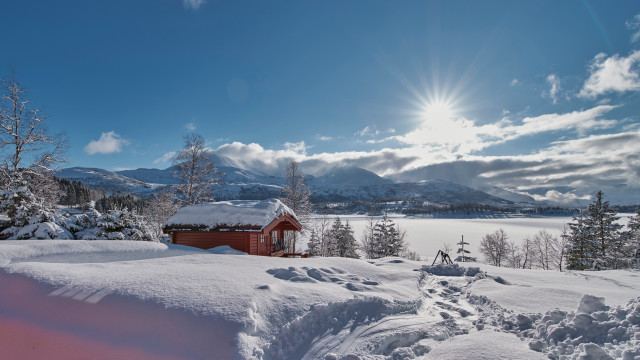 Cabin snow mountain sun winter free wallpaper for desktop - medium preview image
