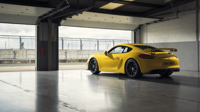 Yellow sports car garage puzzle free wallpaper for desktop - medium preview image