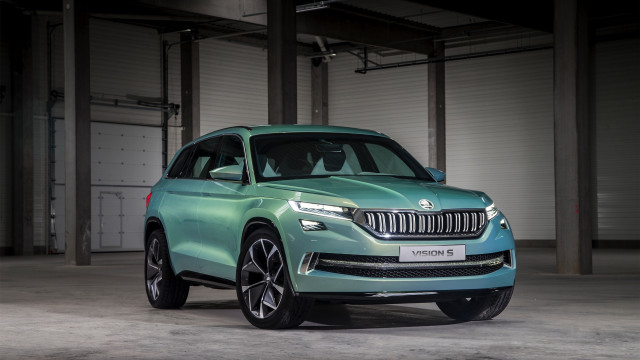 Green suv garage door 3d free wallpaper for desktop - medium preview image