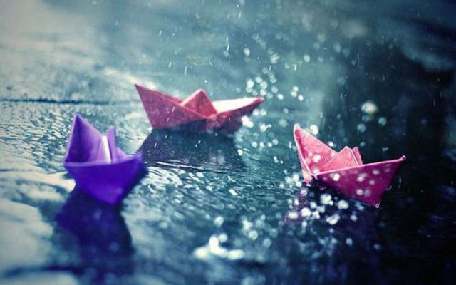 Origami boats floating wet surface free wallpaper for desktop - medium preview image