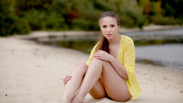 Beach woman crossedlegs hand on free wallpaper for desktop - medium preview image